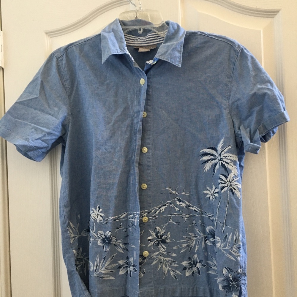 FINAL MARKDOWN Ladies capacity blouse small
